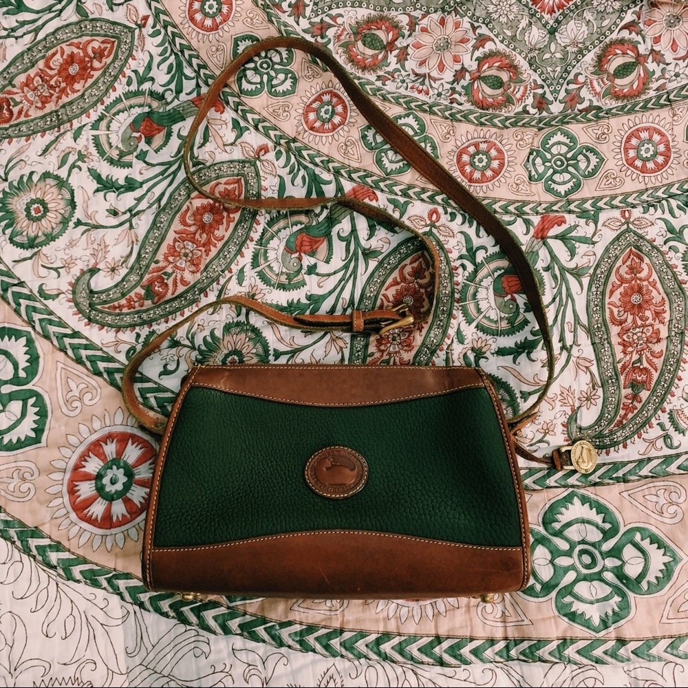 VINTAGE DOONEY AND BOURKE SHOULDER BAG👜🦆